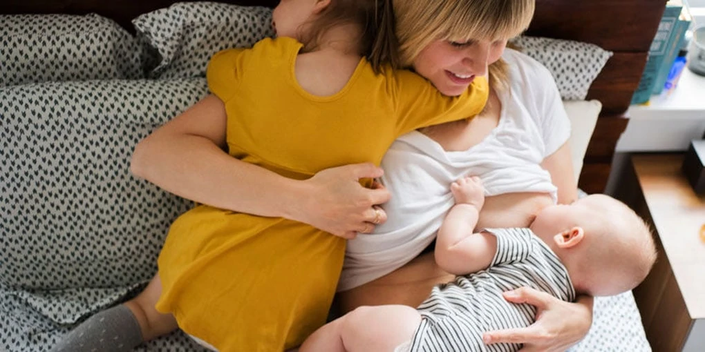 No-Two-Breastfeeders, by Mélanie Jacobson ND